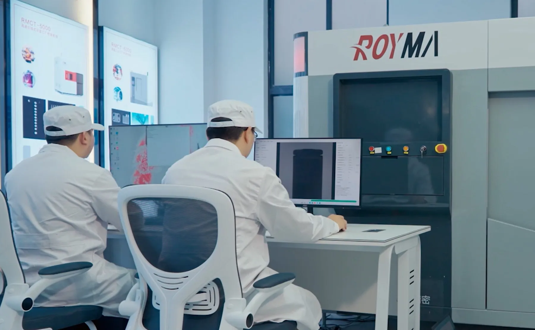 Royma application engineers evaluating a scan