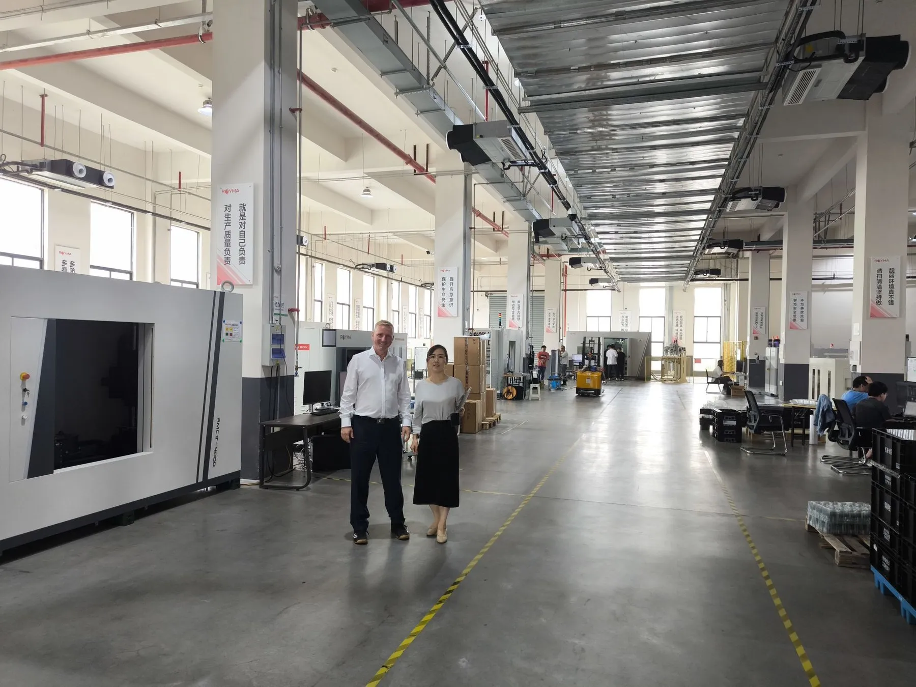 Royma staff in the production hall in Suzhou